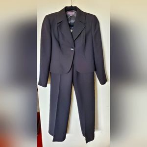 Black Liz Claiborne SZ 2 Petite Pantsuit